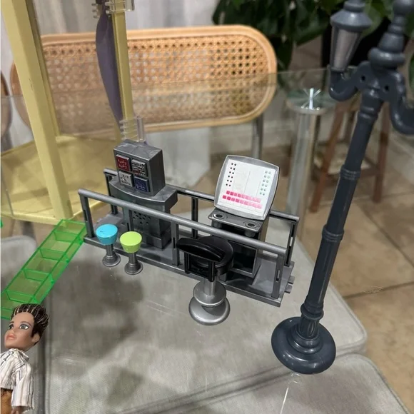 Vintage Y2K MGA Bratz Mall Doll‎ Playset with Accessories